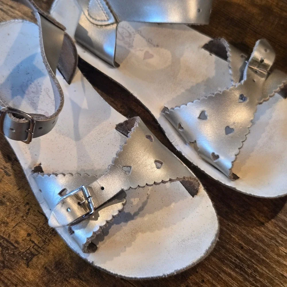 Sun-San Salt Water Sandals Sweetheart Silver Metallic Heart Girls Size 13c